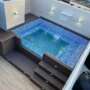 Jacuzzi de 3 x2.50 con cristal cerámica u madera sintestica para 10 personas